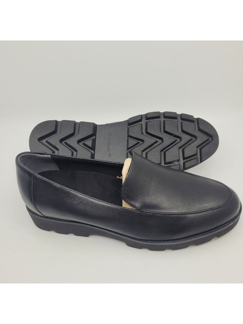 Vionic Kensley Slip-On Loafers Women's 9.5 Wide Black Leather Lightweight Lugged